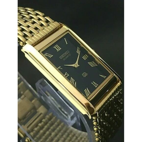 Vintage Style Seiko Quartz Mens Gold Watch & Black accents W/ Metal Strap - Picture 4 of 6
